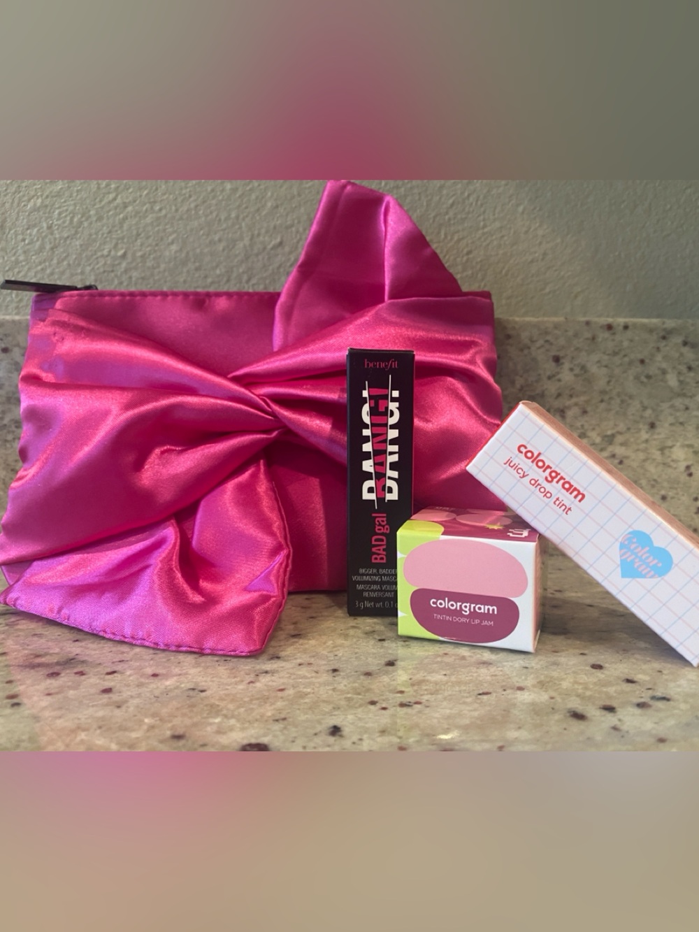 Colorgram & BAD Gal beauty bundle w/ exaggerated bow cosmetic bag! 💗